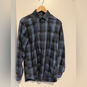 Kirkland Men’s Casual Button Down Shirt, size M